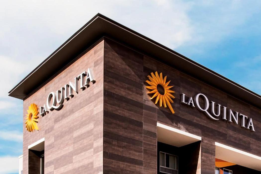 La Quinta Inn & Suites By Wyndham Sulphur Lake Charles Exterior photo