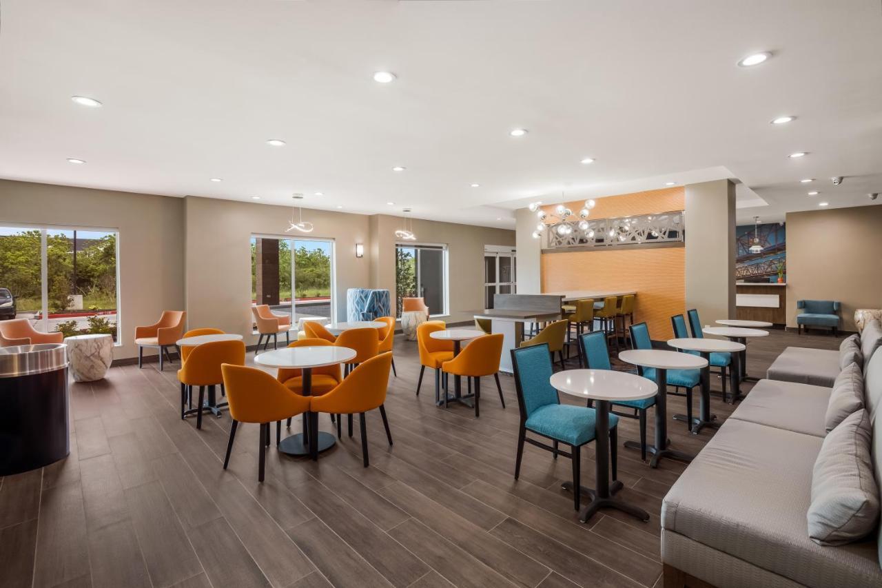 La Quinta Inn & Suites By Wyndham Sulphur Lake Charles Exterior photo
